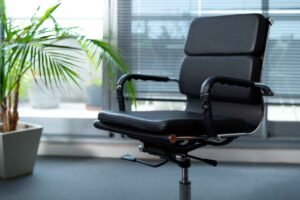 Read more about the article The Ultimate Office Chair Buying Guide (2026): Comfort, Productivity & Health